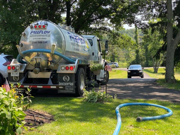 septic tank pumping services with vacuum truck; septic pumping